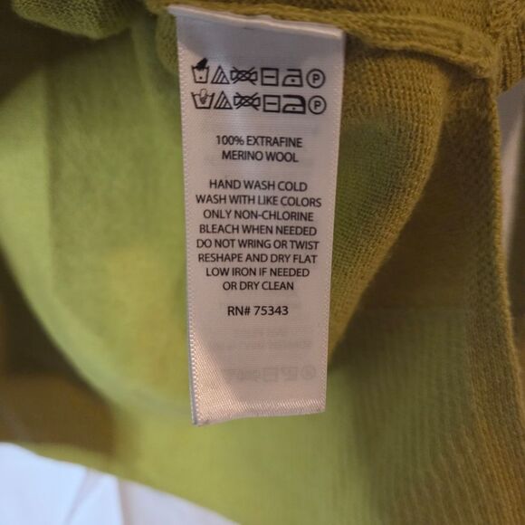 Tahari Women's Crewneck100% Extrafine Merino Wool Sweater in Olive Green Size M - Picture 6 of 8